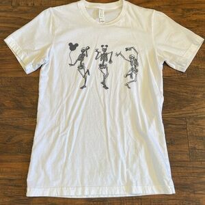 3/$15 🔴 Women’s Disney inspired Halloween Skeletons shirt size small